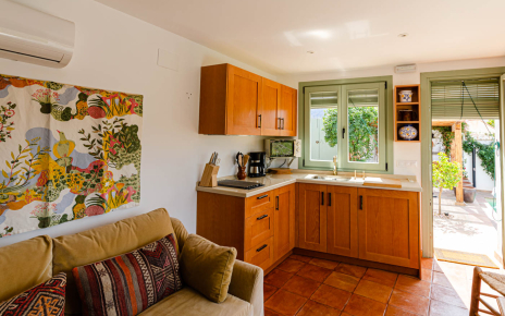 El anexo sale directo a piscina y casa principal